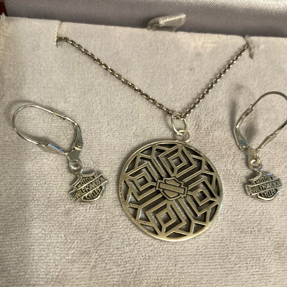 Official Harley Davidson 925 silver 3piece set necklace and pierced earrings.